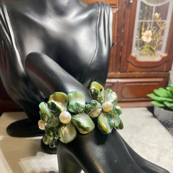 💕HOST PICK💕Abalone Shell & Cultured Pearls Cuff Bracelet - Picture 1 of 4